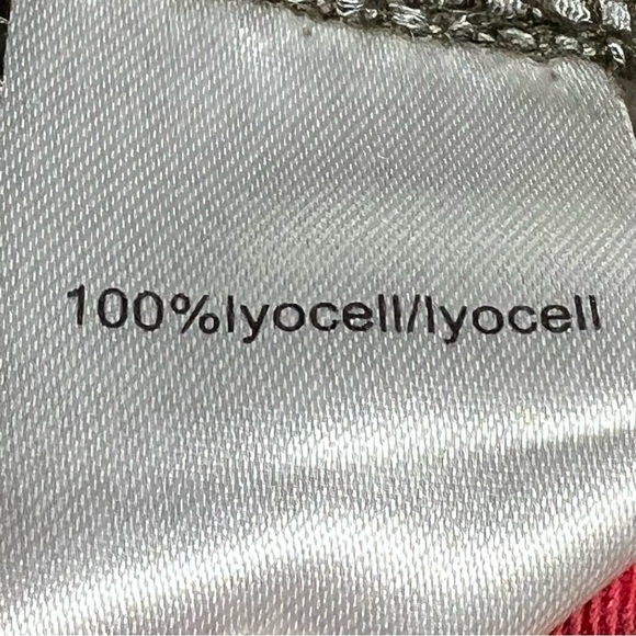 PAM & GELA Soft Army Green Floral Watercolor Shorts Women's Size 4 - Picture 16 of 16